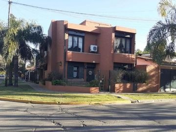 VENTA CASA 5 AMBIENTES ITUZAINGO NORTE