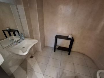 Venta local 390 mts2 en Punta Chica Victoria