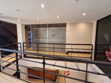 Venta local 390 mts2 en Punta Chica Victoria