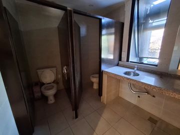 Venta local 390 mts2 en Punta Chica Victoria