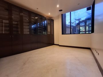 Venta local 390 mts2 en Punta Chica Victoria