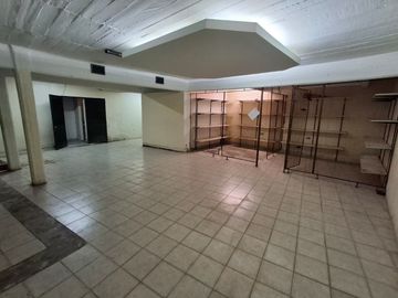 Venta local 390 mts2 en Punta Chica Victoria