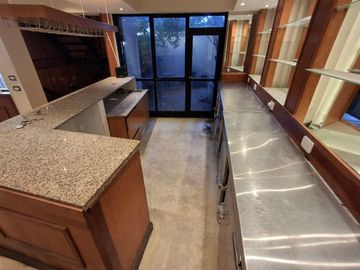 Venta local 390 mts2 en Punta Chica Victoria