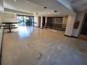 Venta local 390 mts2 en Punta Chica Victoria