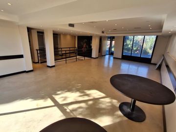 Venta local 390 mts2 en Punta Chica Victoria