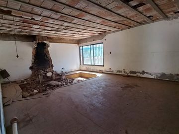 VENTA DE QUINTA, 3 CASAS+SALON COMERCIAL, PISCINA.