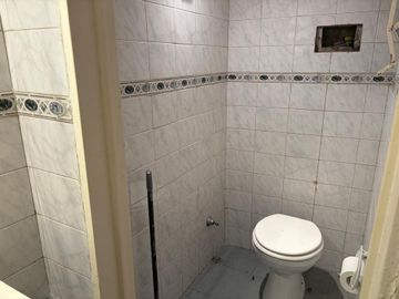 Venta local a la calle con sótano Belgrano