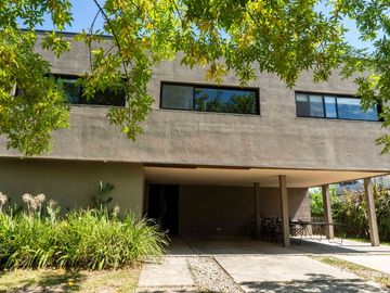 VENTA CASA 5amb B. SAN ISIDRO LABRADOR,DIQUE LUJAN