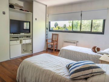 VENTA CASA 5amb B. SAN ISIDRO LABRADOR,DIQUE LUJAN