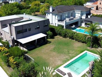VENTA CASA 5amb B. SAN ISIDRO LABRADOR,DIQUE LUJAN