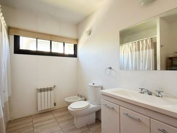 VENTA CASA 5amb B. SAN ISIDRO LABRADOR,DIQUE LUJAN