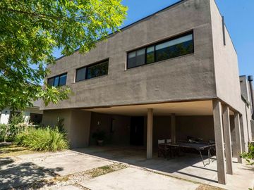 VENTA CASA 5amb B. SAN ISIDRO LABRADOR,DIQUE LUJAN