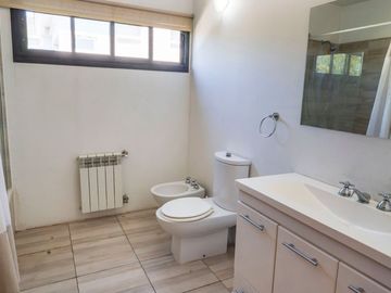 VENTA CASA 5amb B. SAN ISIDRO LABRADOR,DIQUE LUJAN