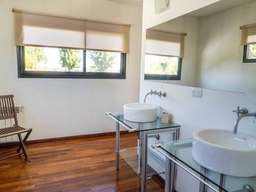 VENTA CASA 5amb B. SAN ISIDRO LABRADOR,DIQUE LUJAN