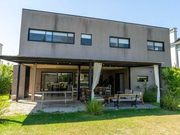 VENTA CASA 5amb B. SAN ISIDRO LABRADOR,DIQUE LUJAN