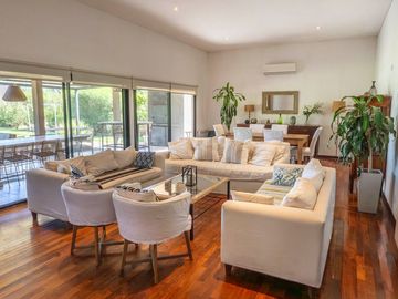 VENTA CASA 5amb B. SAN ISIDRO LABRADOR,DIQUE LUJAN