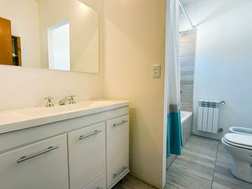 VENTA CASA 5amb B. SAN ISIDRO LABRADOR,DIQUE LUJAN