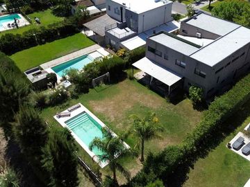 VENTA CASA 5amb B. SAN ISIDRO LABRADOR,DIQUE LUJAN