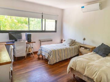VENTA CASA 5amb B. SAN ISIDRO LABRADOR,DIQUE LUJAN