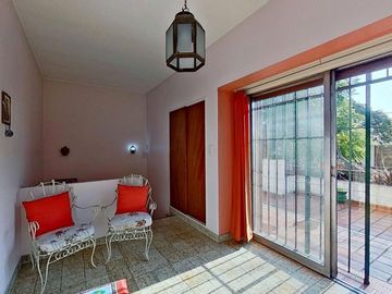 CASA EN VENTA 5 AMB FLORES / IDEAL TRES FAMILIAS!