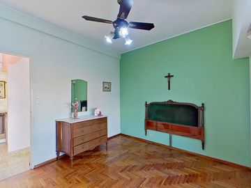CASA EN VENTA 5 AMB FLORES / IDEAL TRES FAMILIAS!