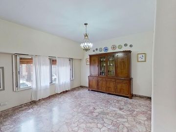 CASA EN VENTA 5 AMB FLORES / IDEAL TRES FAMILIAS!