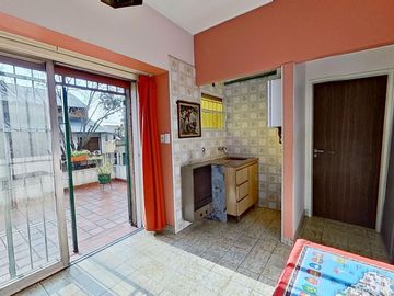 CASA EN VENTA 5 AMB FLORES / IDEAL TRES FAMILIAS!