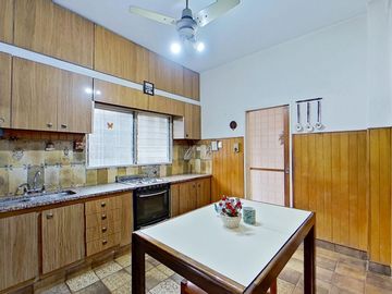 CASA EN VENTA 5 AMB FLORES / IDEAL TRES FAMILIAS!