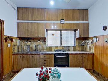 CASA EN VENTA 5 AMB FLORES / IDEAL TRES FAMILIAS!