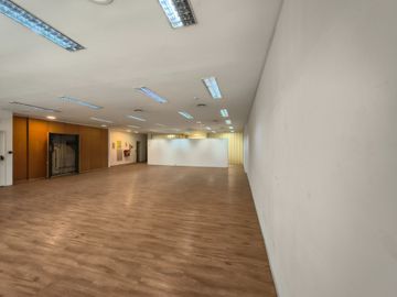 ALQUILER EDIFICIO ENTERO MULTIUSO EXC UBICACION