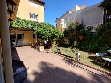 CASA 5 AMB VENTA SAN JUSTO CENTRO COCHERA JARDIN