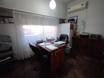 CASA 5 AMB VENTA SAN JUSTO CENTRO COCHERA JARDIN