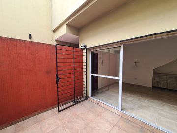 MODERNO PH 2 AMBIENTES CON PATIO APTO PROFESIONAL