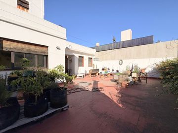 VENTA CASA 4 AMB EN FLORES CON COCHERA Y JARDIN