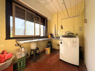 VENTA CASA 4 AMB EN FLORES CON COCHERA Y JARDIN