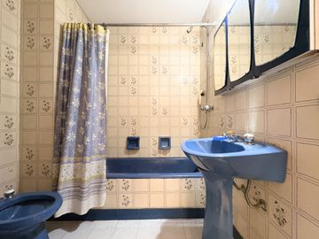 VENTA CASA 4 AMB EN FLORES CON COCHERA Y JARDIN