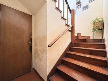 VENTA CASA 4 AMB EN FLORES CON COCHERA Y JARDIN