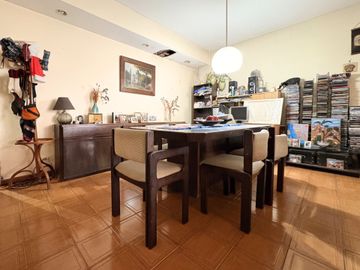 VENTA CASA 4 AMB EN FLORES CON COCHERA Y JARDIN