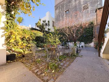 VENTA CASA 4 AMB EN FLORES CON COCHERA Y JARDIN