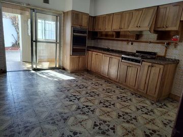 CASA T/CHALET DE 3 DORM. COCHERA, PATIO, QUINCHO