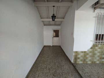 CASA T/CHALET DE 3 DORM. COCHERA, PATIO, QUINCHO