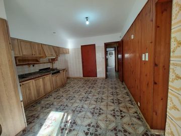 CASA T/CHALET DE 3 DORM. COCHERA, PATIO, QUINCHO
