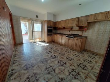 CASA T/CHALET DE 3 DORM. COCHERA, PATIO, QUINCHO