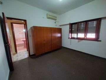 CASA T/CHALET DE 3 DORM. COCHERA, PATIO, QUINCHO