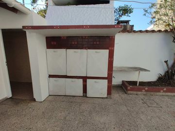 CASA T/CHALET DE 3 DORM. COCHERA, PATIO, QUINCHO