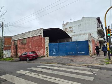 Venta Galpón 500 mts en esquina Lomas del mirador