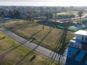 VENTA LOTE INTERNO DE 900M2 BARRIO AZURRA PILAR