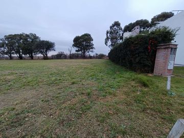 VENTA DE LOTE UBICADO EN VALLE DEL GOLF