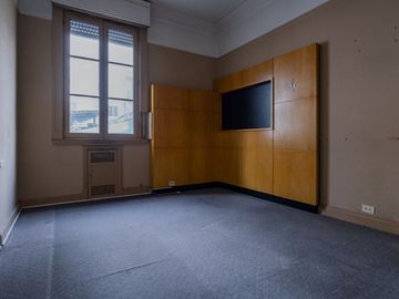 Oportunidad oficina 5 amb. 3 baños a refaccionar
