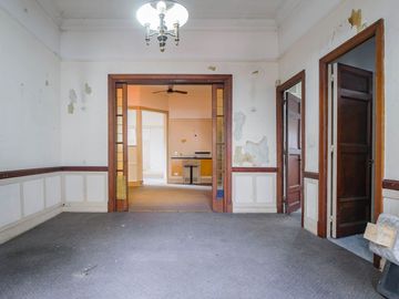 Oportunidad oficina 5 amb. 3 baños a refaccionar